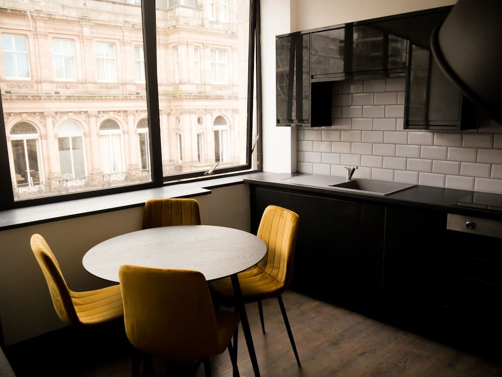 New Oxford House Apartments Room
