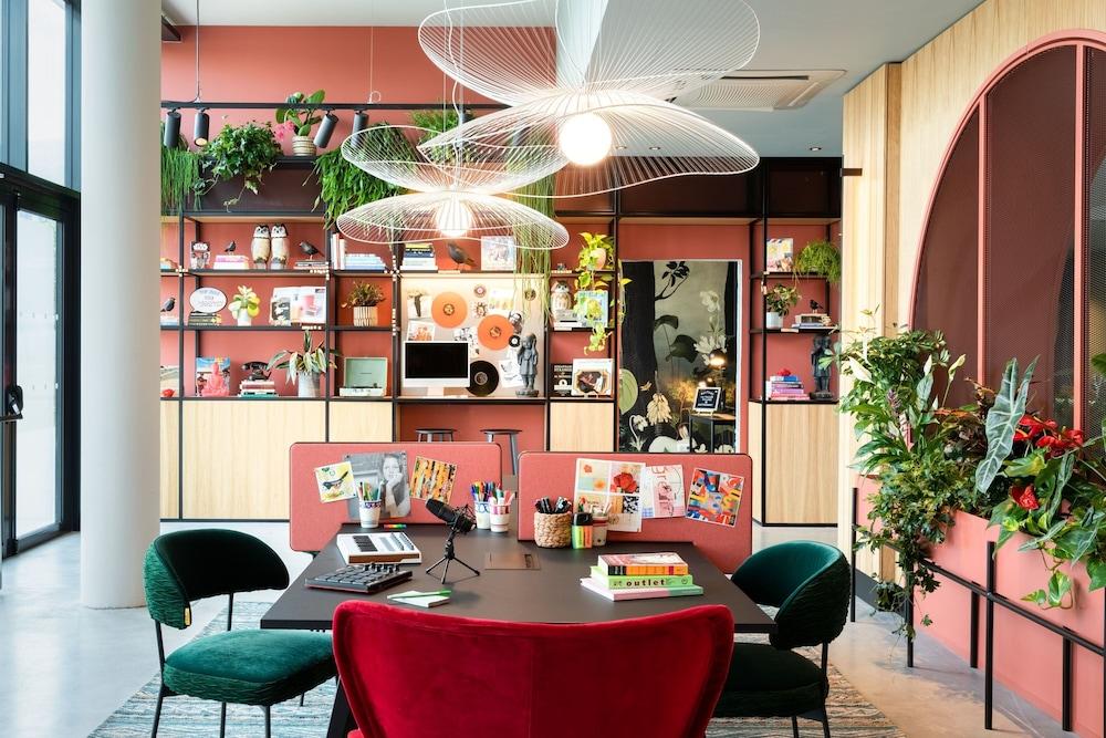 Moxy Paris Val D’Europe Lobby Lounge