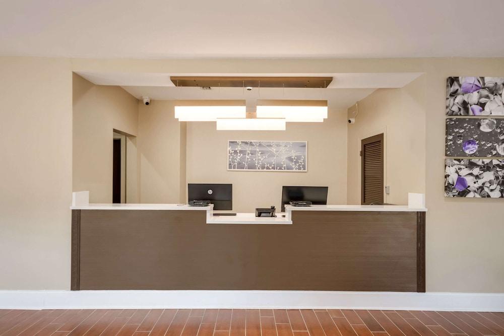 سلييب إن آند سويتس نايسفيل - ديستين الردهة