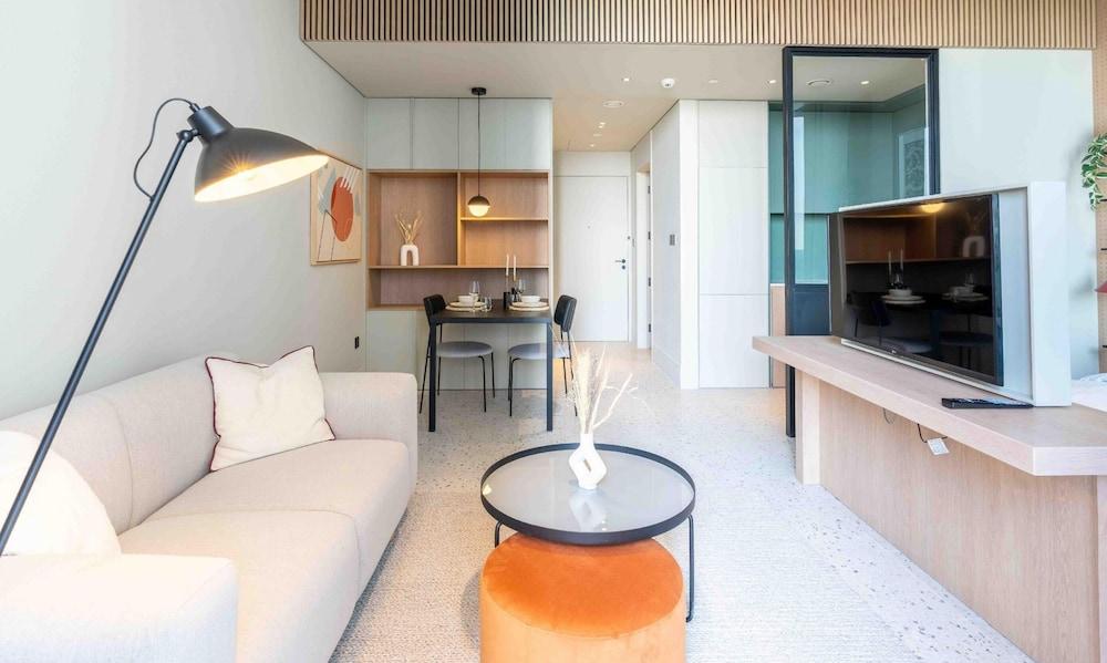 Prime Location Pristine Studio in Business Bay Room