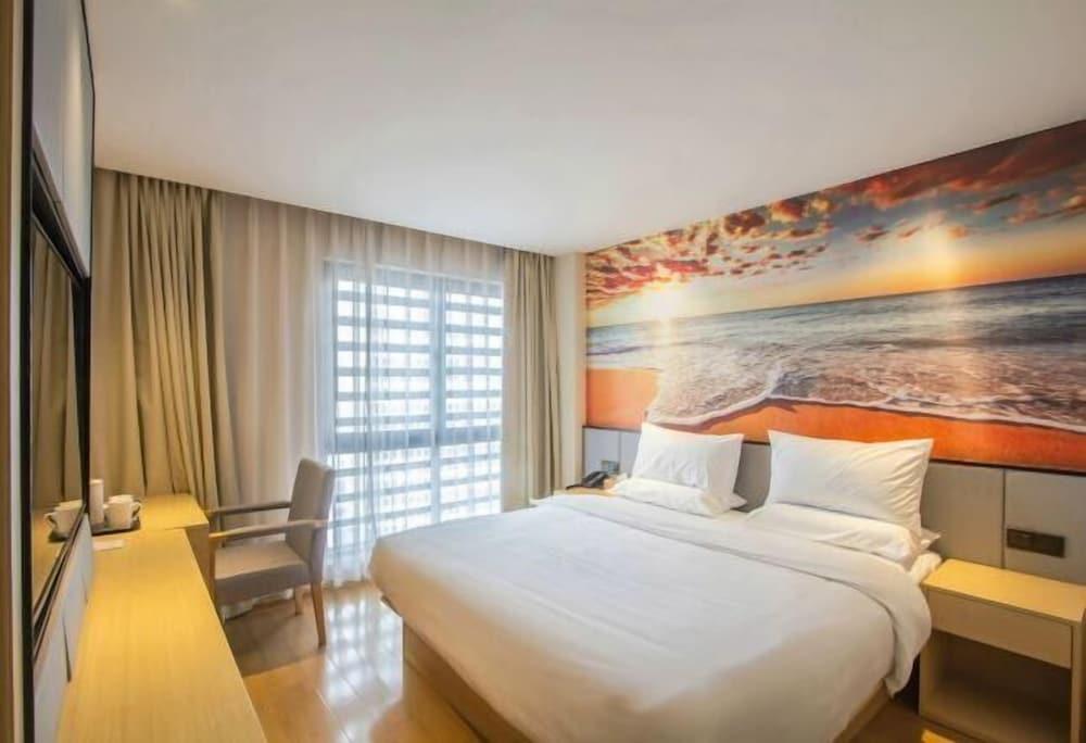 Starway Hotel (Hangzhou Binjiang Weiye Road Metro Station)