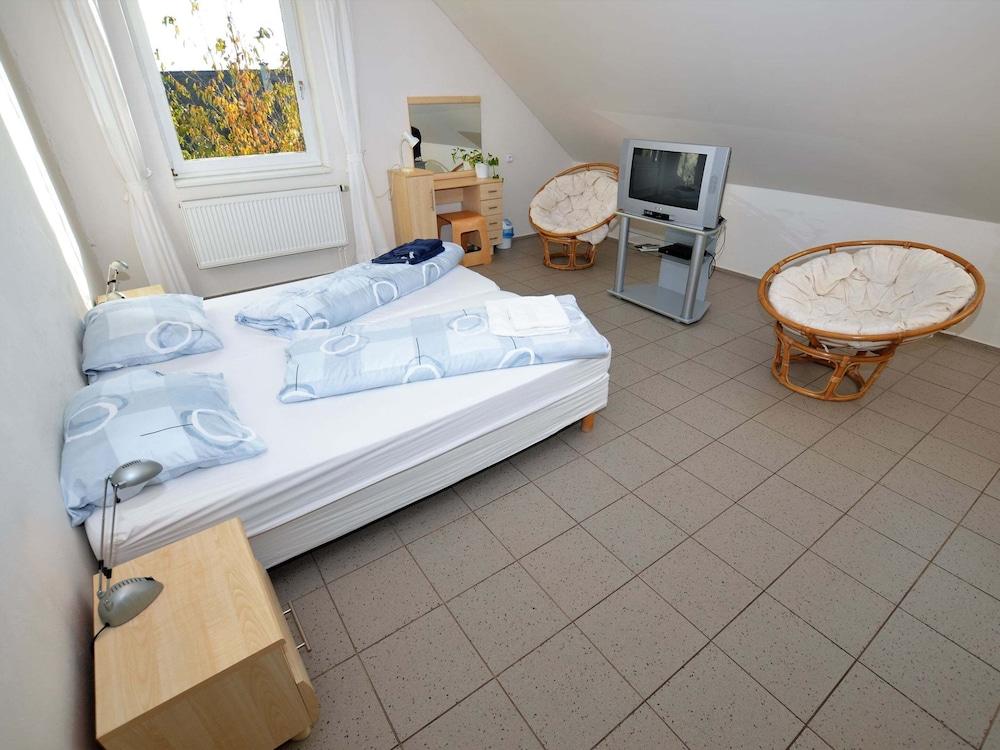 أبارتمنت إن نيموجوف نير فوريست آند بول غرفة