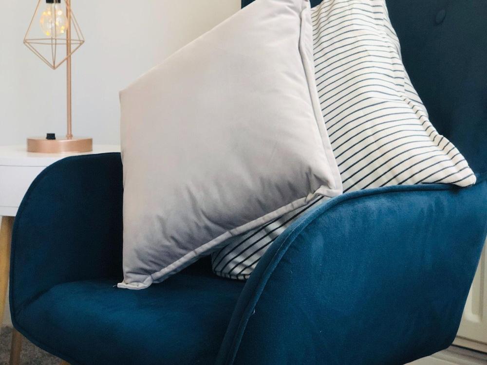 ون بد روم نير ماثيماتيكال بريدج باي بيلفيلا داخلي