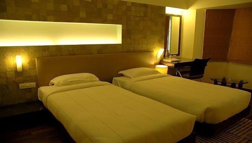 مونارك لوكسور غرفة