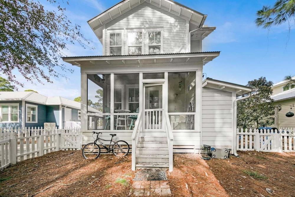 كلير إن بي باي ذا سي المنطقة الخارجية