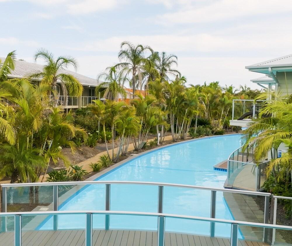 أوكس باسيفيك ستيفنز باسيفيك بلو ريزورت زحليقة مائية