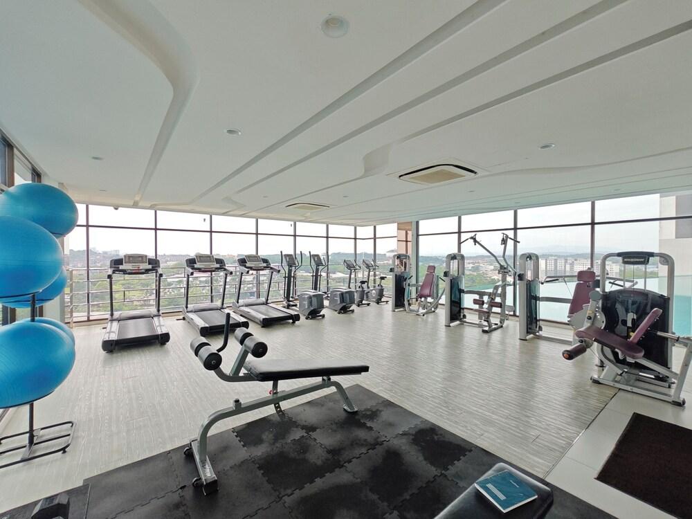 Kempas Dsummit Residences by Antlerzone Gym