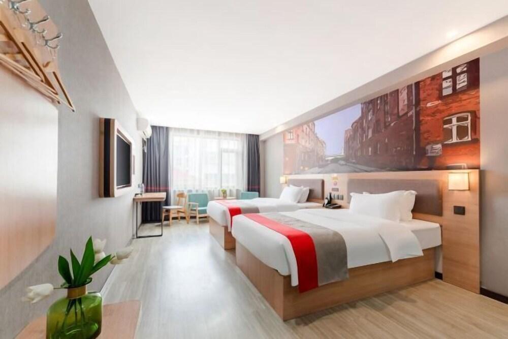 Junyi Hotel (Huaibin Mobile Building Store) Featured Image