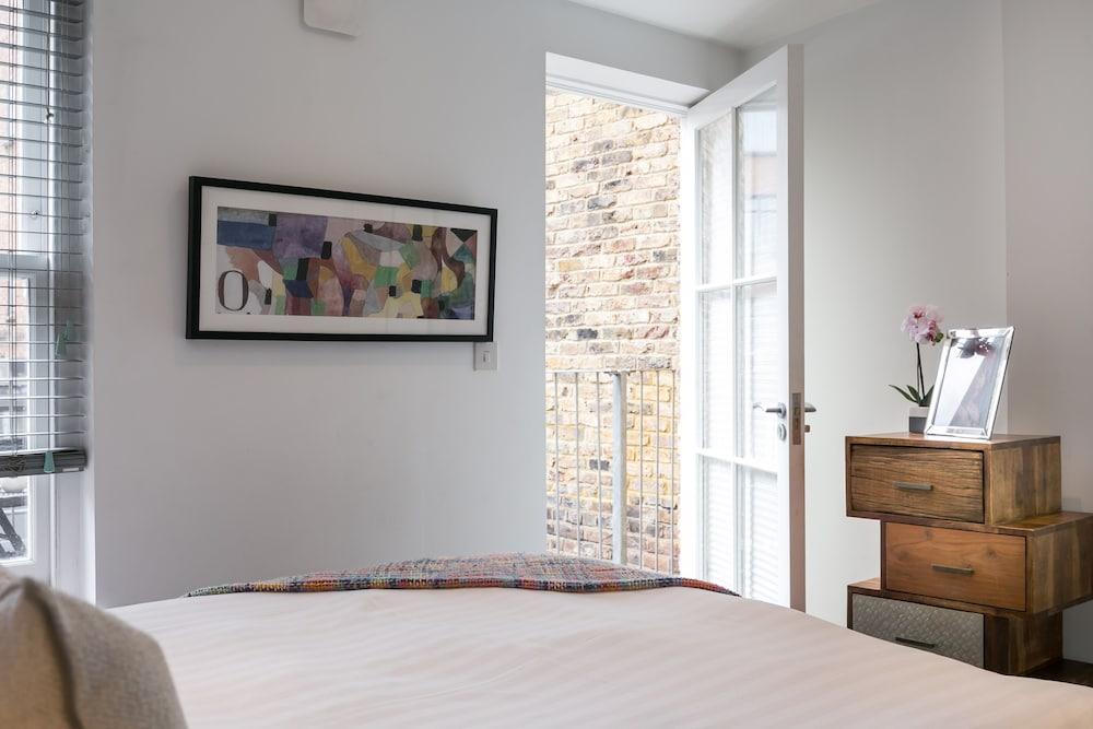 Urban Chic - Rathbone Room