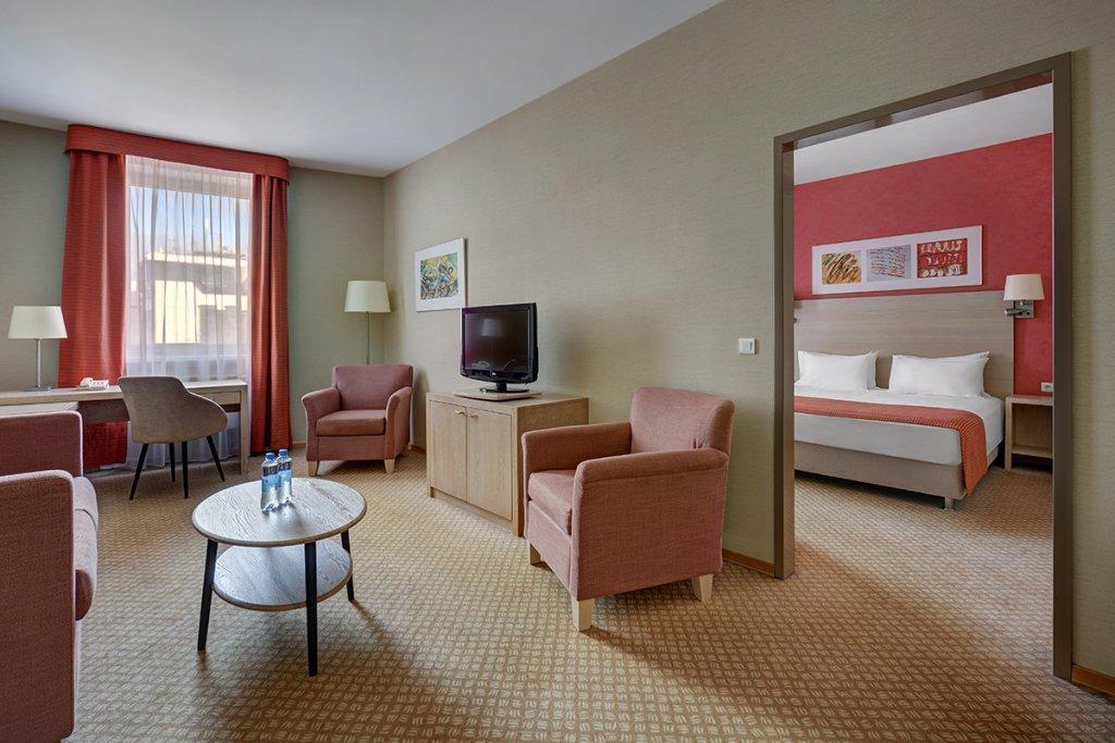 فندق ليسنايا سافمار (فندق هوليداي إن موسكو ليسنايا سابقًا) أخرى