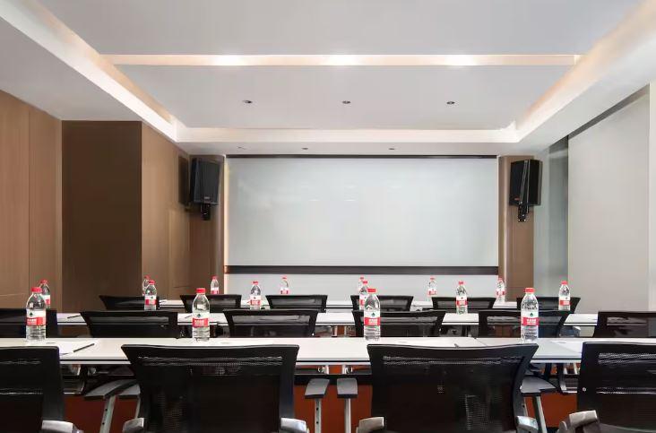 هامبتون باي هيلتون بكين وانججينج أخرى