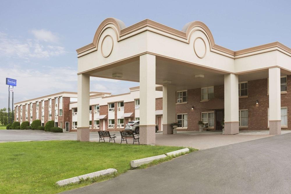Travelodge by Wyndham Edmundston Exterior