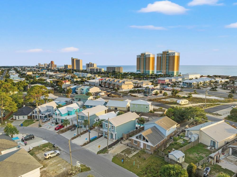 سبيشوس 4-بد رد،ي 23 باثر بيتش هاوس سليبس 12 فور ذا بيرفيكت جيتاواي منظر من الجو