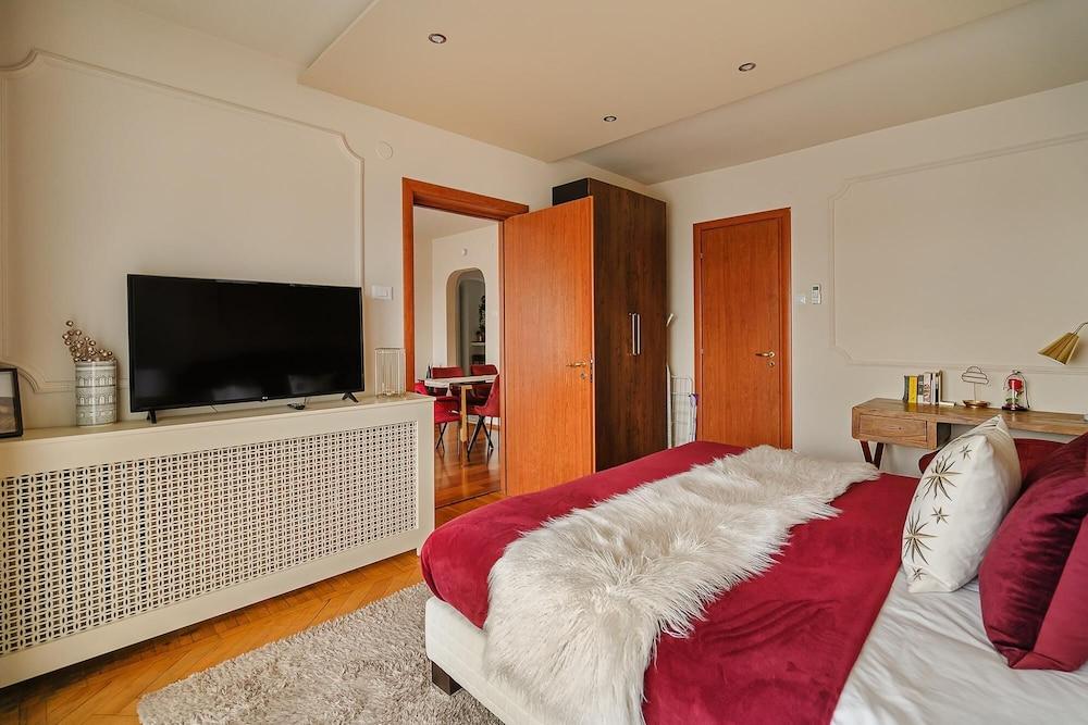 The Ruby Tower in Bucure ti Room