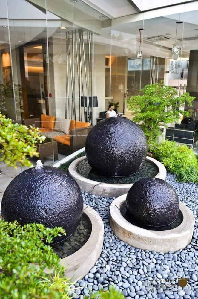 D' Hotel and Suites Property Grounds