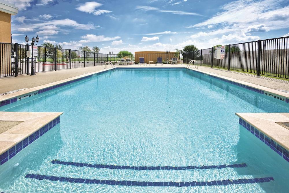 لا كينتا إن آند سويتس باي ويندام فيكتوريا - ساوث زحليقة مائية