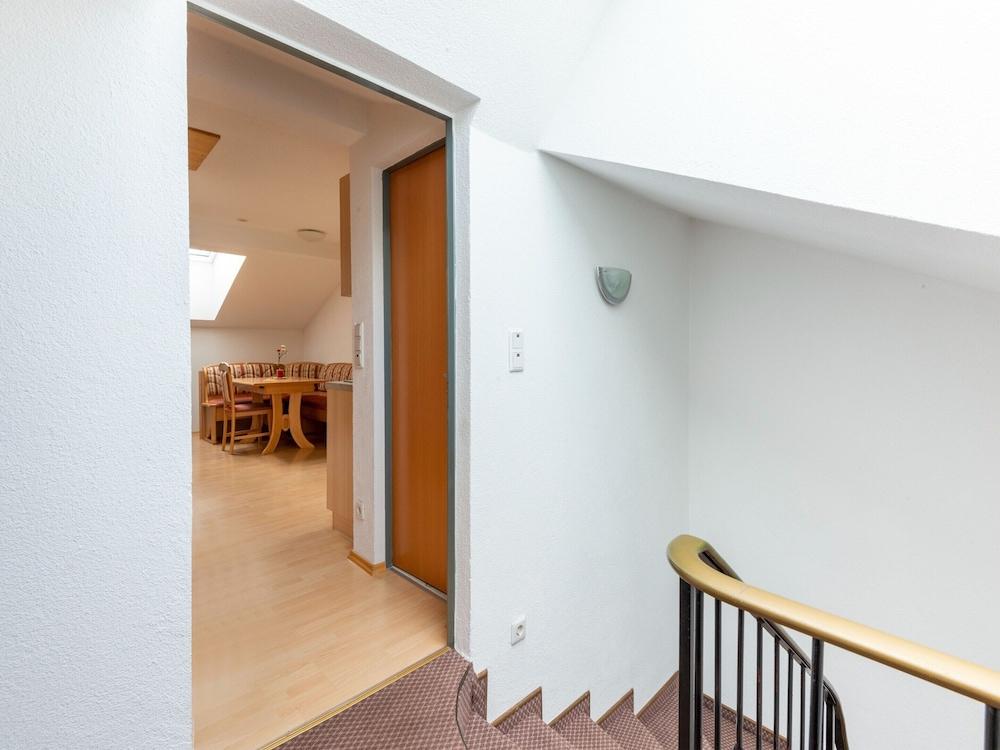 كوزي أبارتمنت إن لاديس وذ بالكوني آند فيو