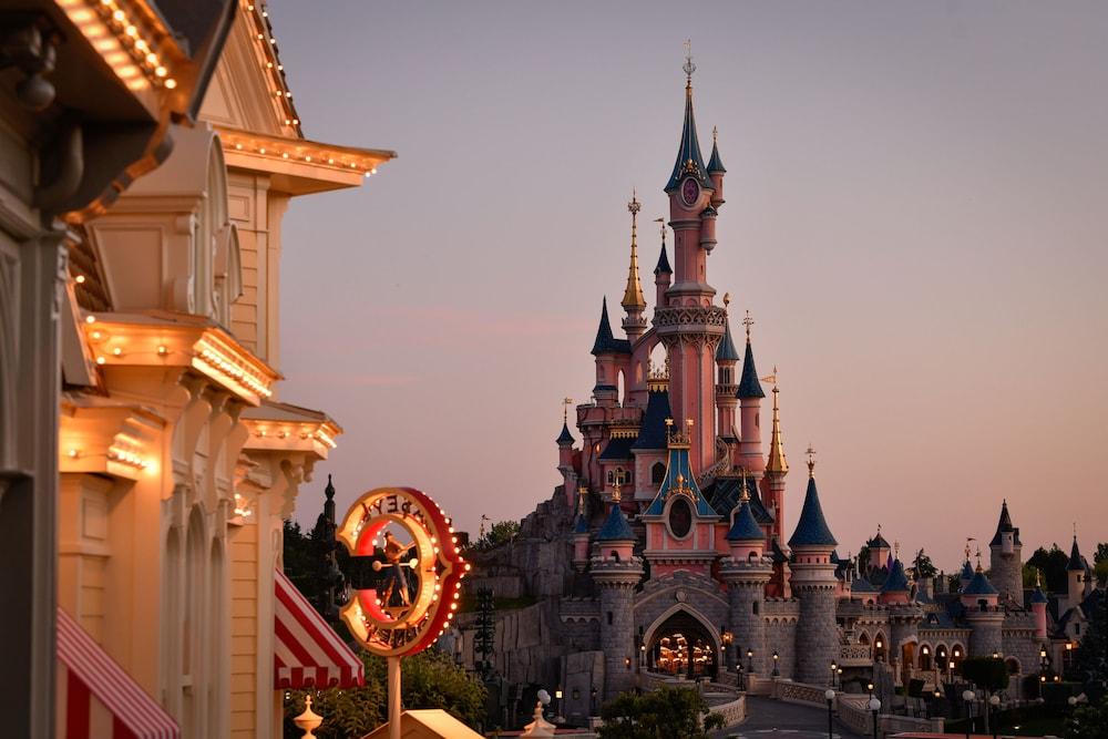 ديزني نيوبورت باي كلوب المنطقة الخارجية