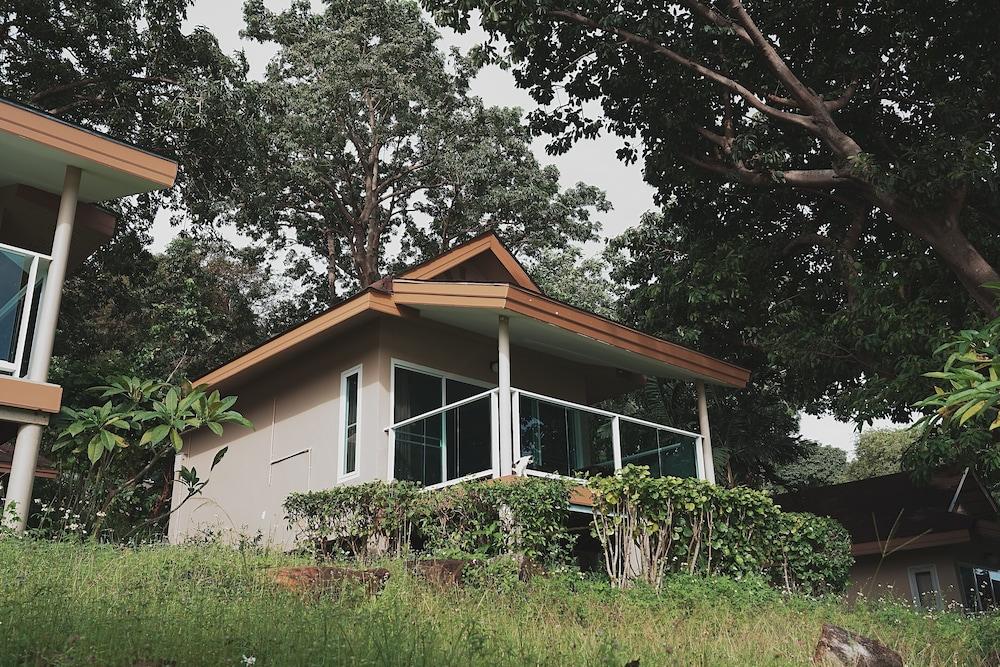 Bayview Resort Phi Phi Island - Beach Front Resort Exterior