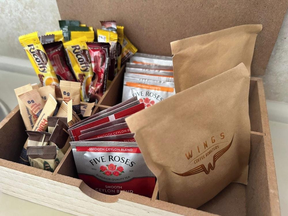 روم كوزي كرنر، هوم أواي فروم هوم، اوي يمي داخلي