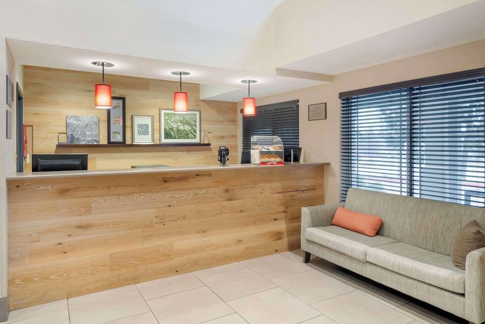 كانتري إن آند سويتس باي راديسون، كولومبيا، ميزوري الردهة