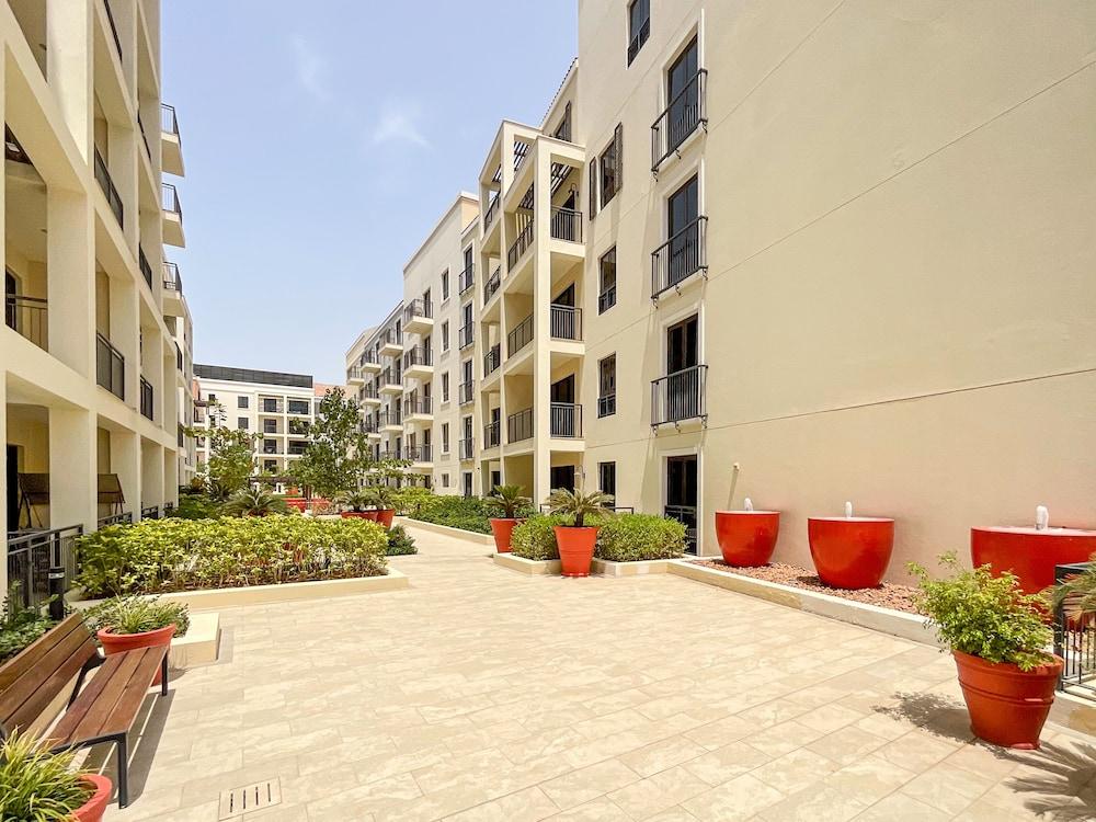 هاي جيستس لا كوت، المبنى 2 المنطقة الخارجية