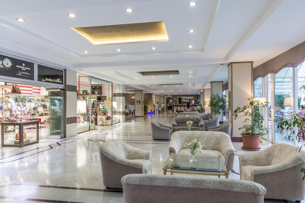 ليتويل بيتش هوتل الردهة