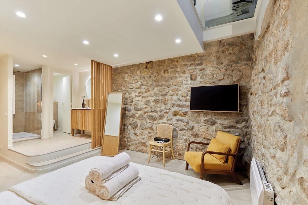 Amazing Apartment in the Center of Paris Room