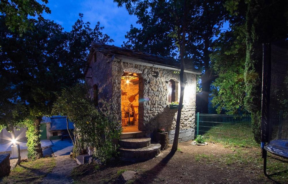 Beautiful Home in Srinjine With Wifi and 3 Bedrooms Exterior