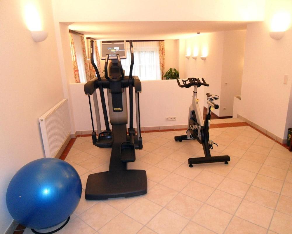 دير يايجاويرث - هوتل آند ريستورانت مرفق اللياقة البدنية