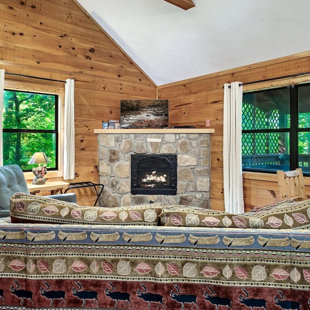 Pigeon Forge Mins I Gatlinburg I Hot tub I Firepit Room