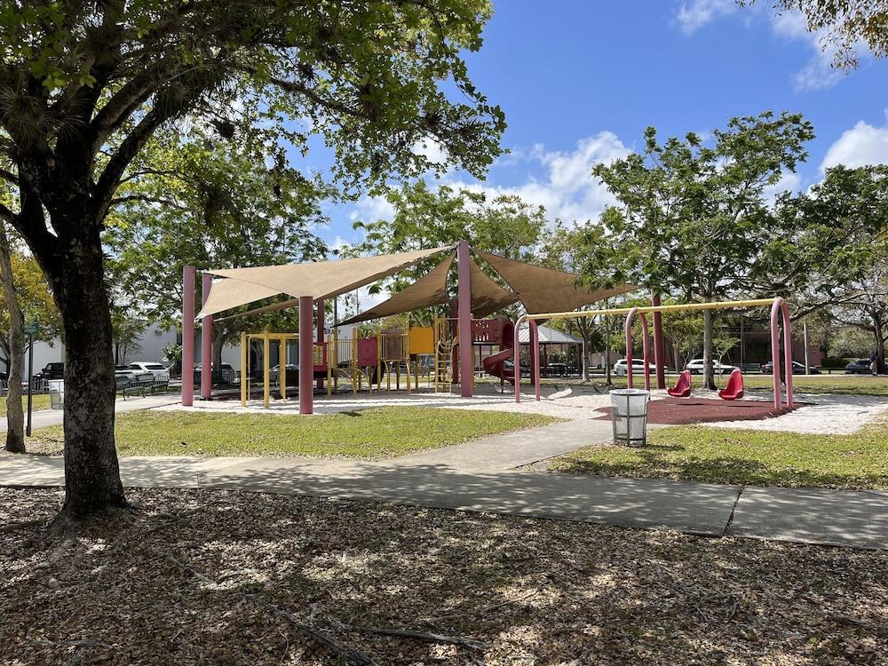 لاكوريوس آند سبيشوس تاون هاوس إن برايم لوكيشن المنطقة الخارجية