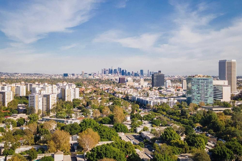 لا فيلا باي أفانتستاي واك تو ذا جروف لا منظر من الجو