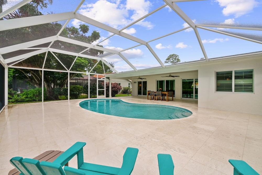 روفيجو فاكيشن رينتال  سبيشوس ريتريت ويذ بانوراميك ليك فيوز إن كينجز ليك. 4 بد رم 2و باث روم هوم وذ برايفت بول، جست 3.4 مايلز فروم ذا فيبرانت فيفث أفينيو ساوث آند نابلز أتراكشنز زحليقة مائية