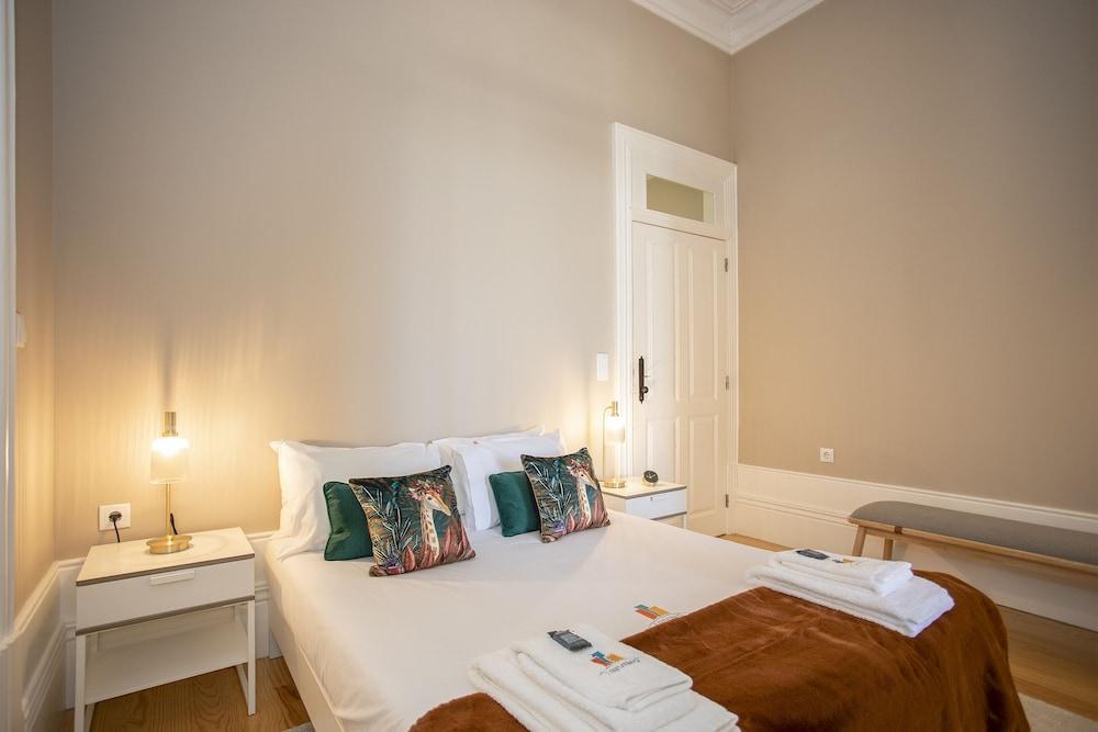 ليفينج - بالكوني ديزاين أبارتمنت