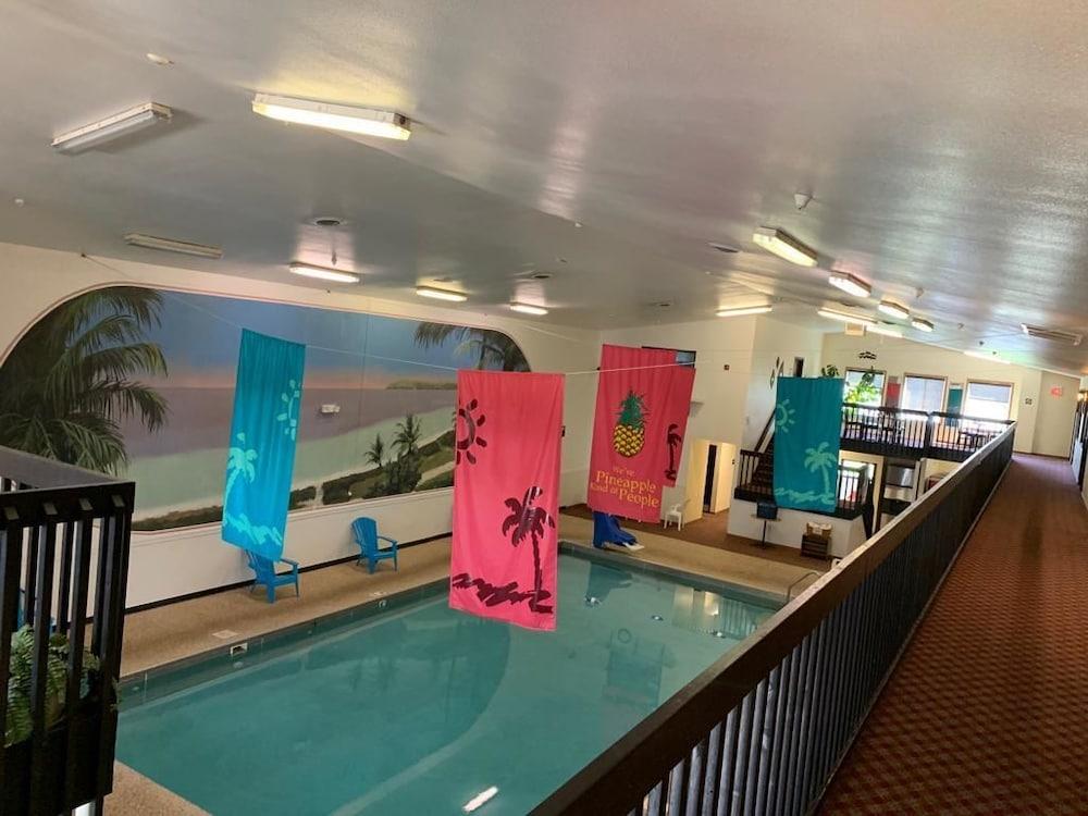 سوبر 8 باي ويندام هيورون زحليقة مائية