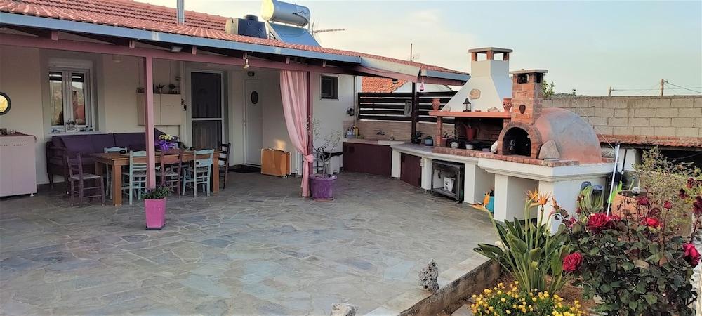 Aoria Traditional House With Stuning Mountain View Room