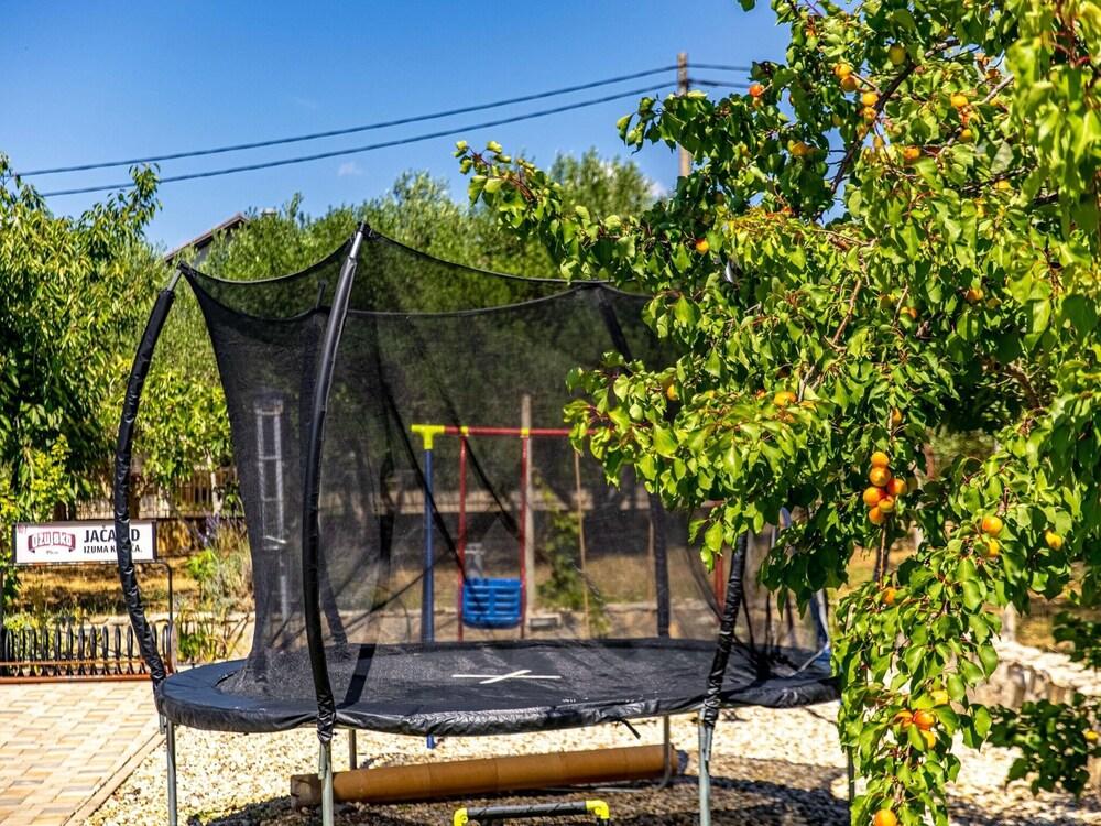 مودرن كانتري سايد فيلا نير ذا سي، برايفيت سويمينج بول، لافيلي جيست هاوس المنطقة المحيطة بالمنشأة