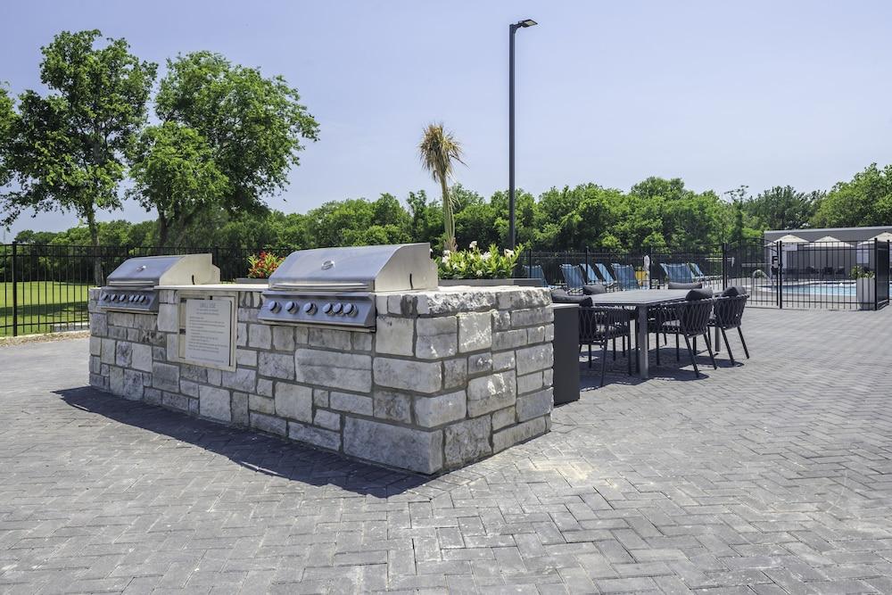 تاون بليس سويتس باي ماريوت سان أنطونيو يونيفيرسال سيتي/ليف أوك منطقة شواء/نزهات