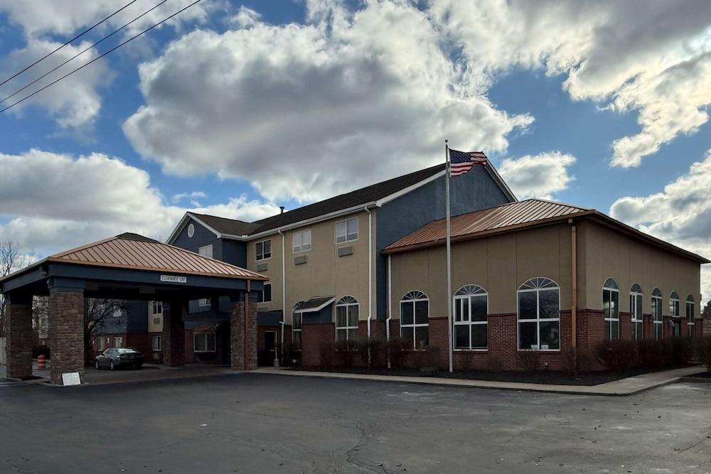 كومفرت إن آند سويتس شارونفيل - سينسيناتي نورث