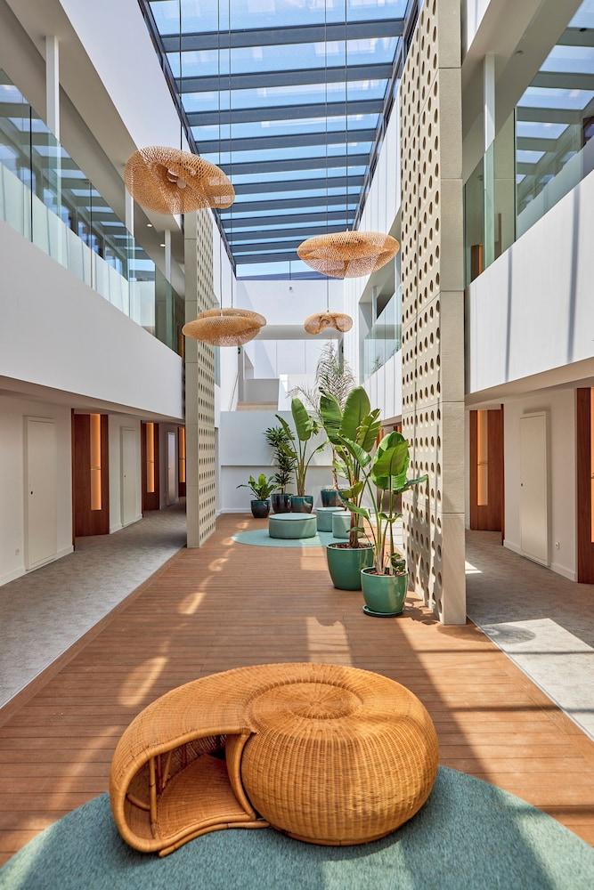 يونيفيرسال جراند ليون آند سبا تفاصيل الفندق من الداخل