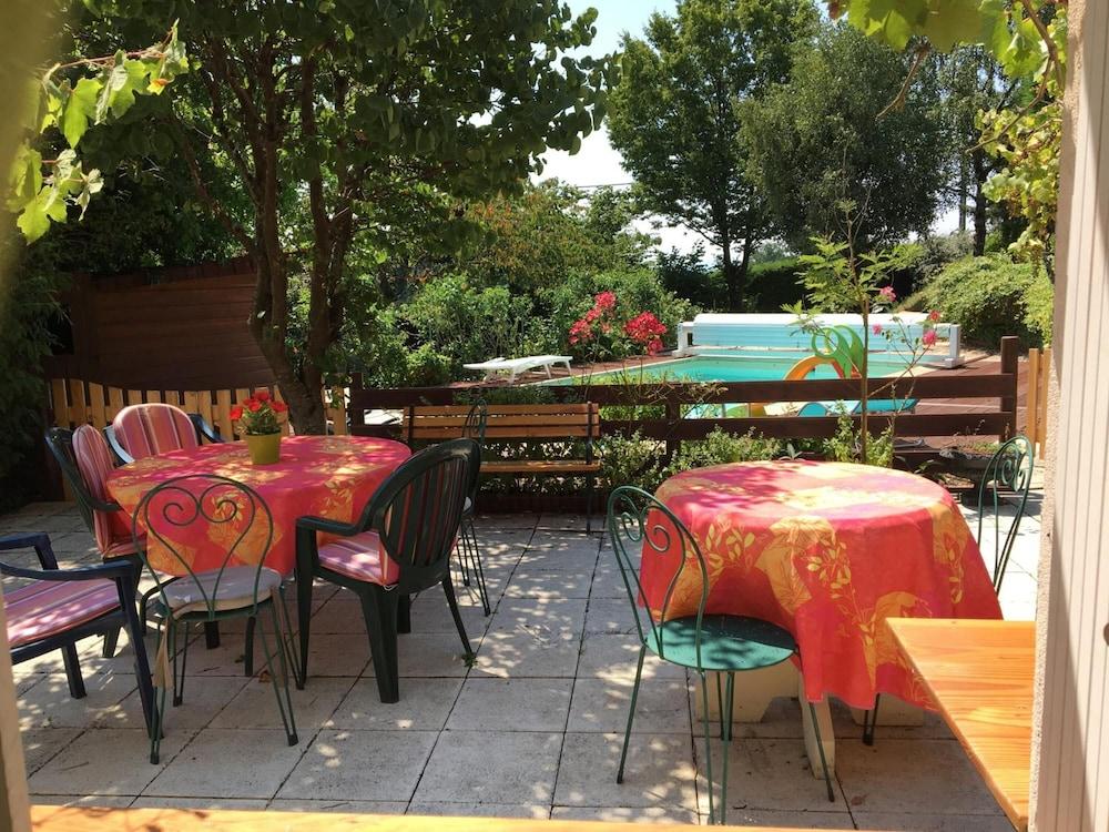 ليسكال دو لوب بلون تفاصيل الفندق من الخارج