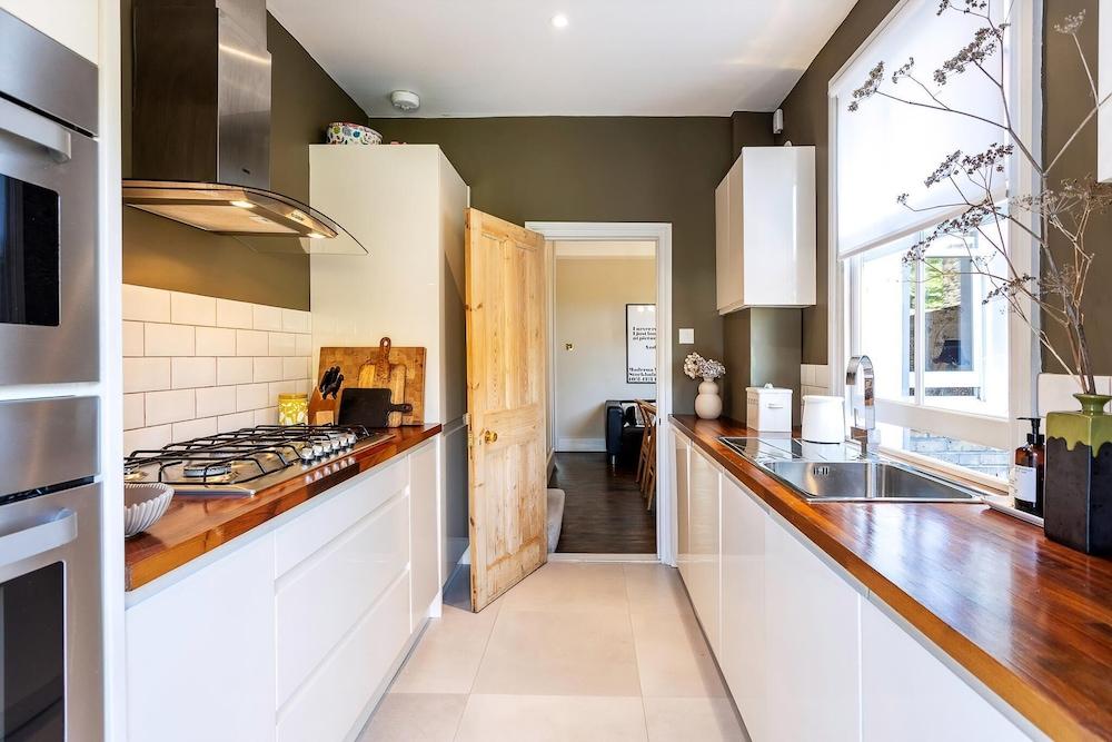 توتينجز تشارمينج فيكتوريان جاردن هايداواي المنطقة الخارجية