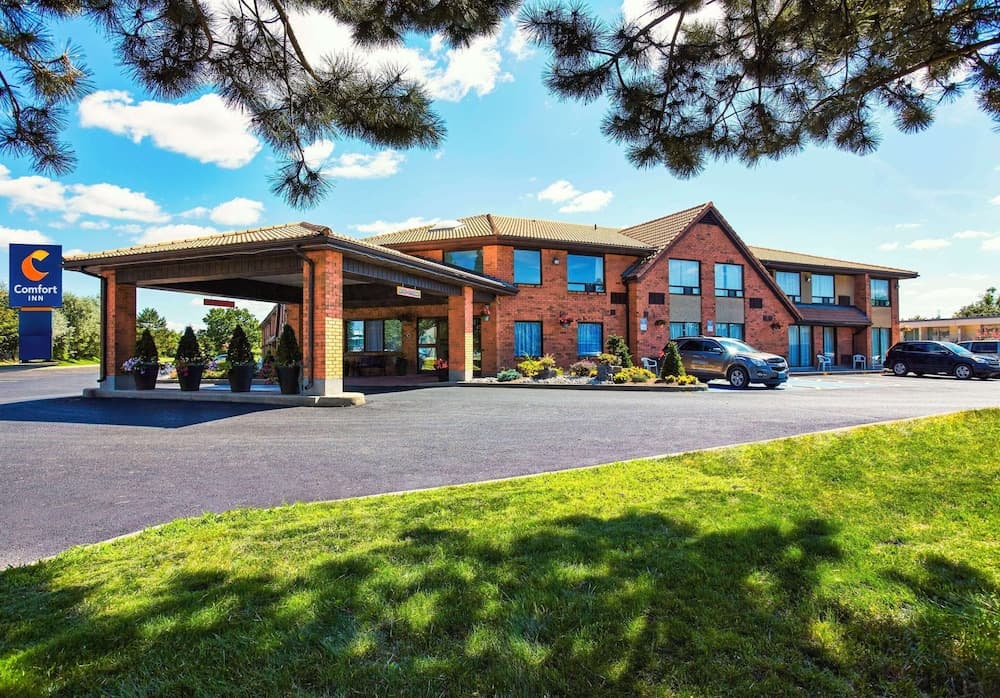 Comfort Inn Pickering Exterior