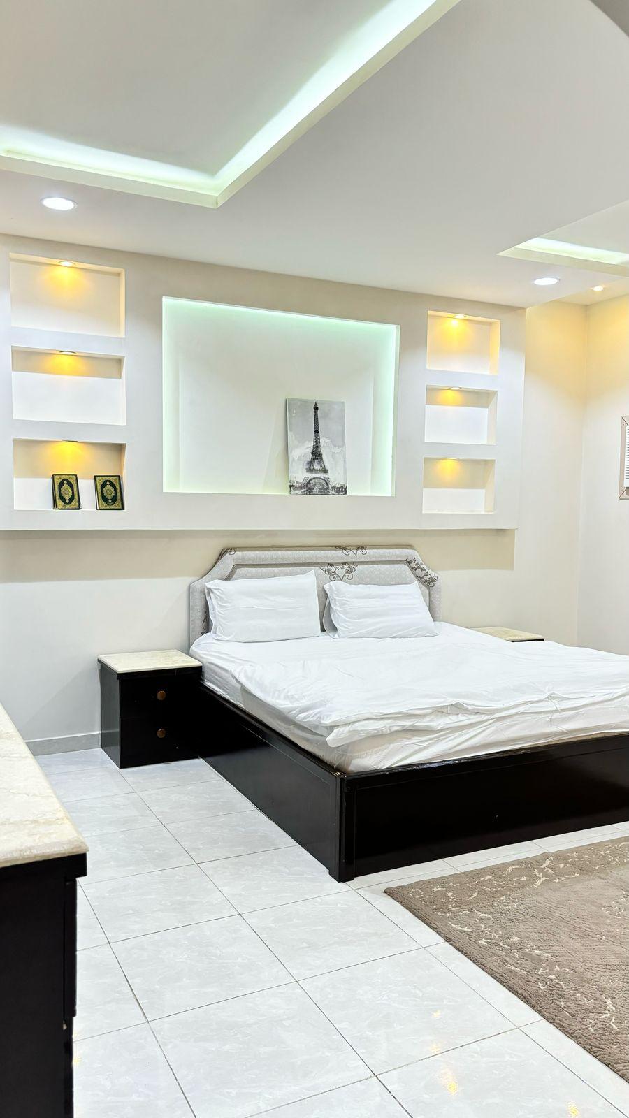 Apartment with Three Bedrooms | 5733 Featured Image