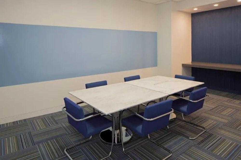 إكسكيويسايت بد ر 1 بد روم كوندو أرلينجتون الصورة الأساسية