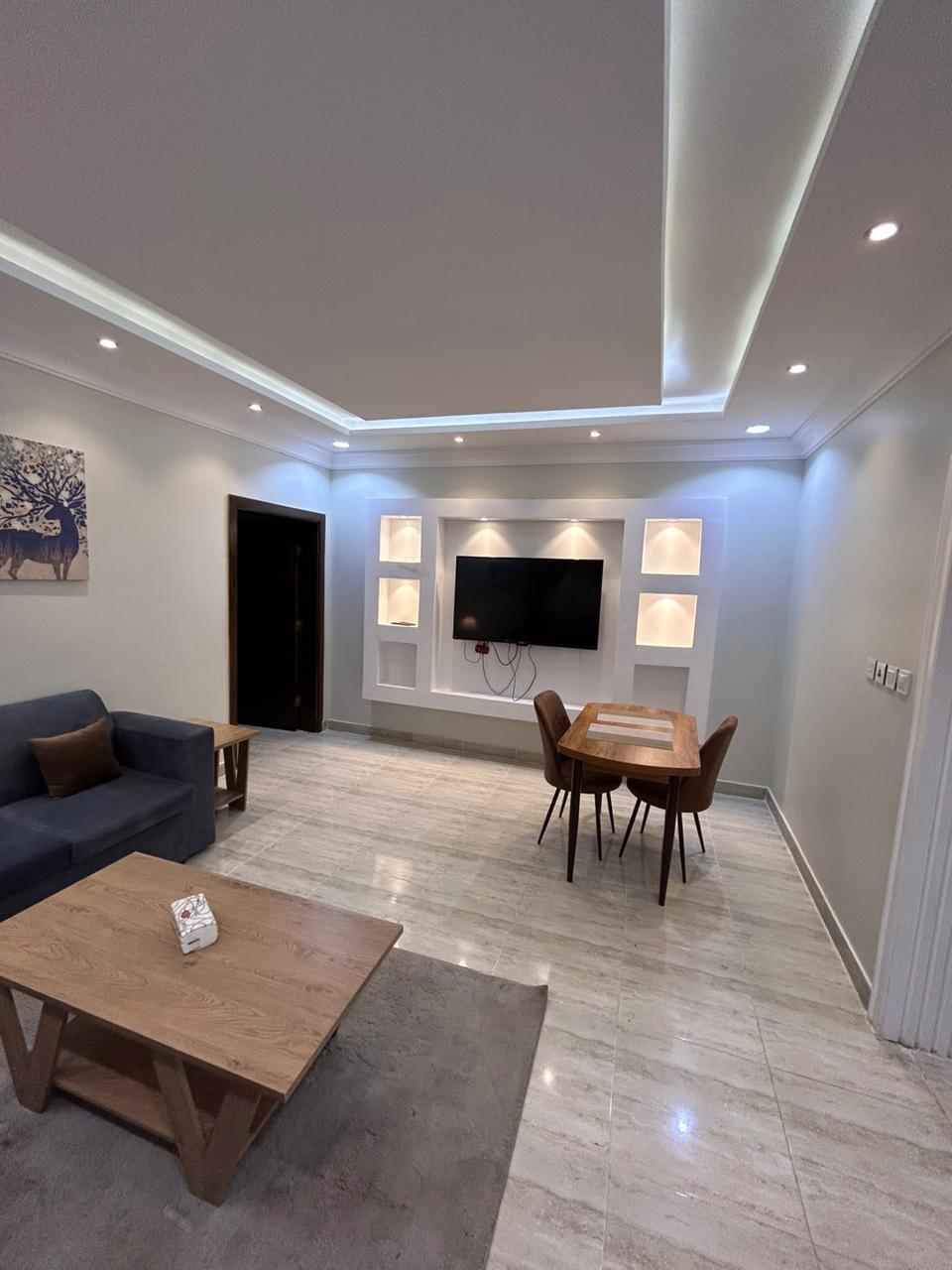 Comfy Room with Outdoor Seating | 3959