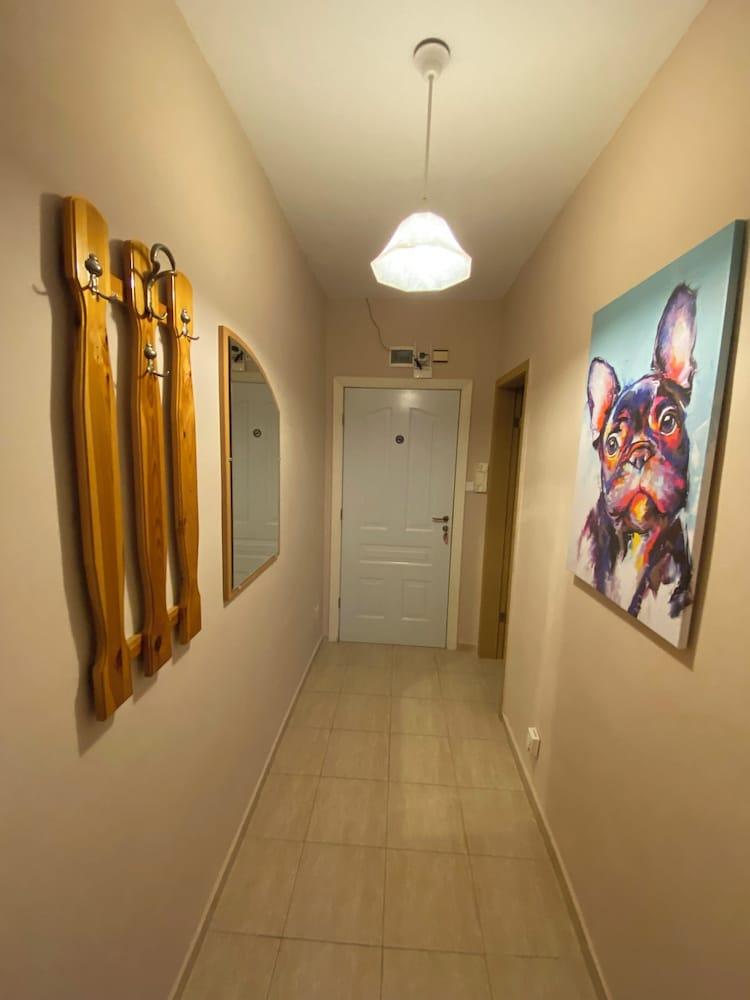 صني بيتش أبارتمنت، صني فورت أبارتمنت داخلي