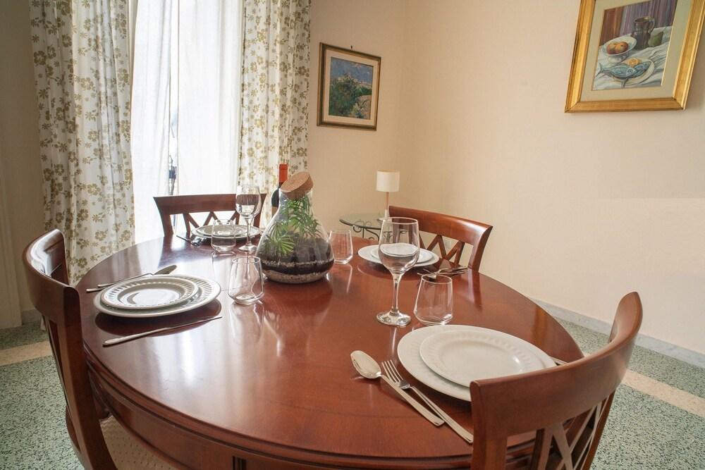 كورتي نيكولايانا كون بالكون باي واندرفول إيتالي غرفة