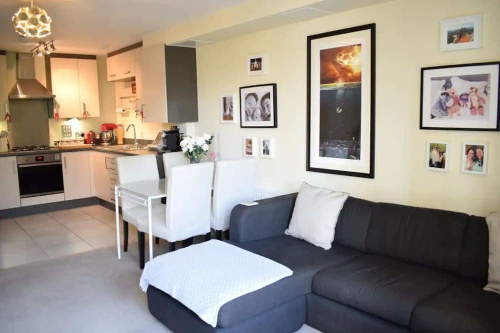 Lovely 2BD Flat With Balcony - Finsbury Park Featured Image